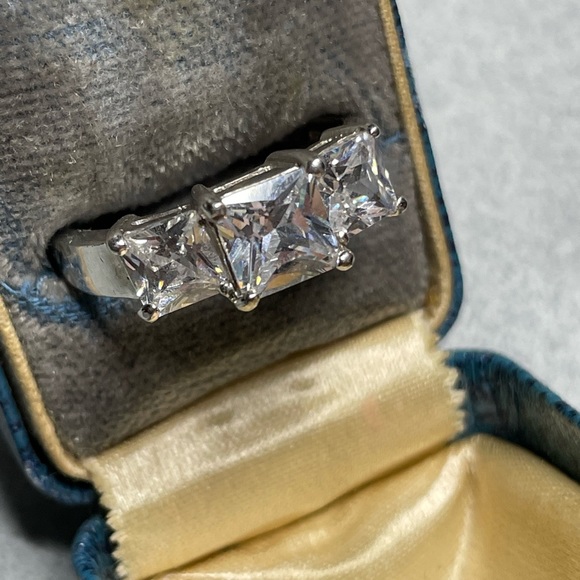 Sterling Silver over 3 carat TW 3 Stone Quartz Princess Cut Chunky Wide Band - Picture 3 of 12